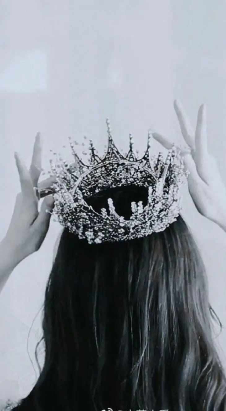 Profile Picture of Crowned Girl and Princess Girl
