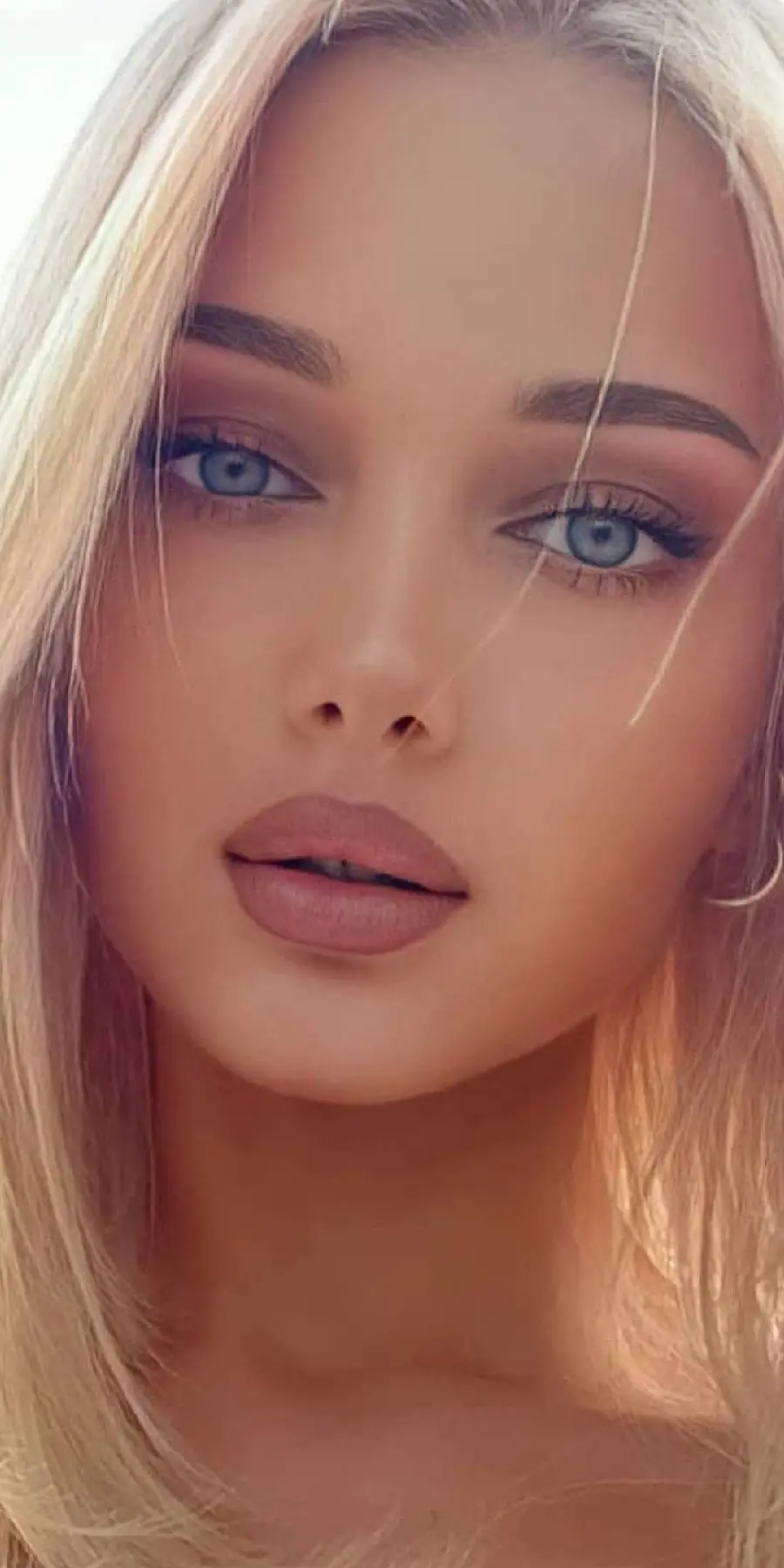 Beautiful girl photo for WhatsApp profile