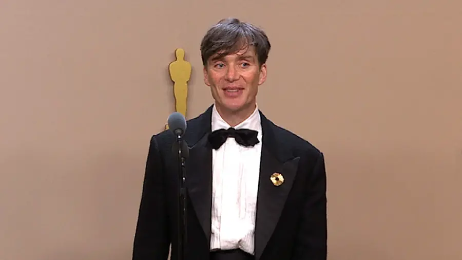 Photo of Cillian Murphy winning the Oscars 2024