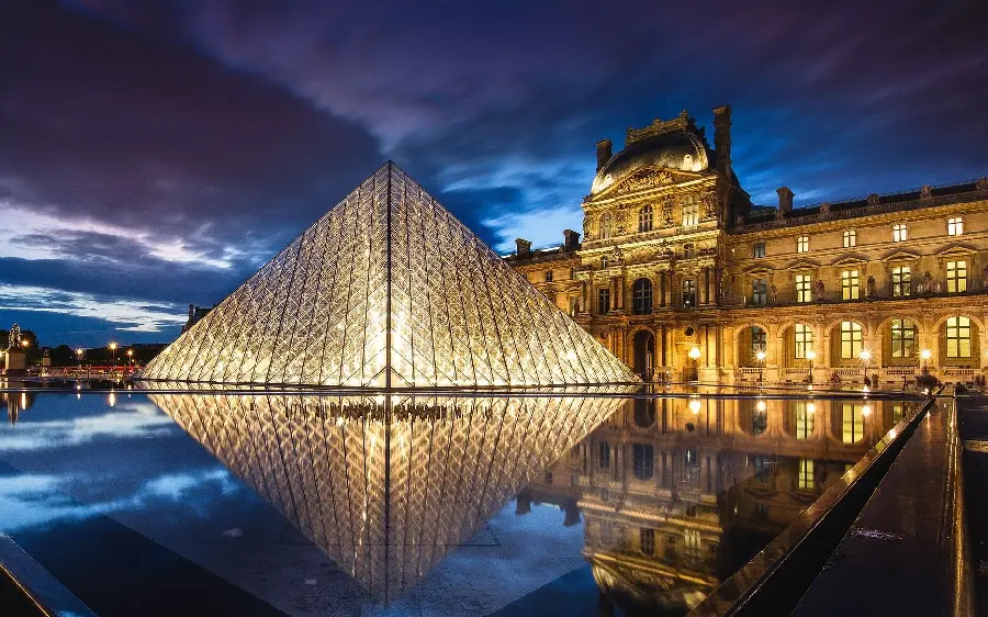 Download high quality photo of the Louvre Museum in France
