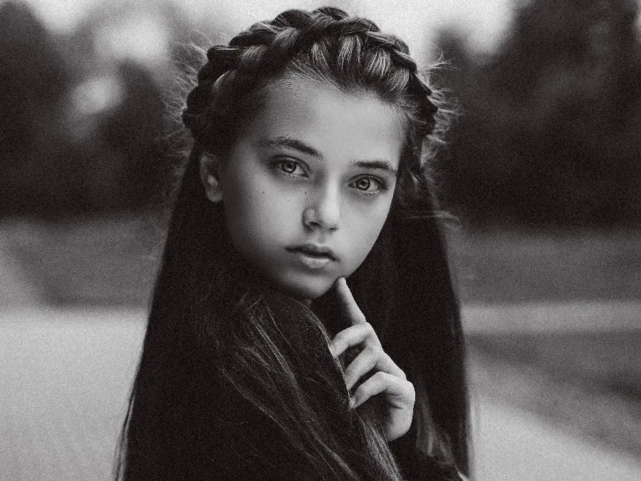 Beautiful Iranian girl photo 17 years old