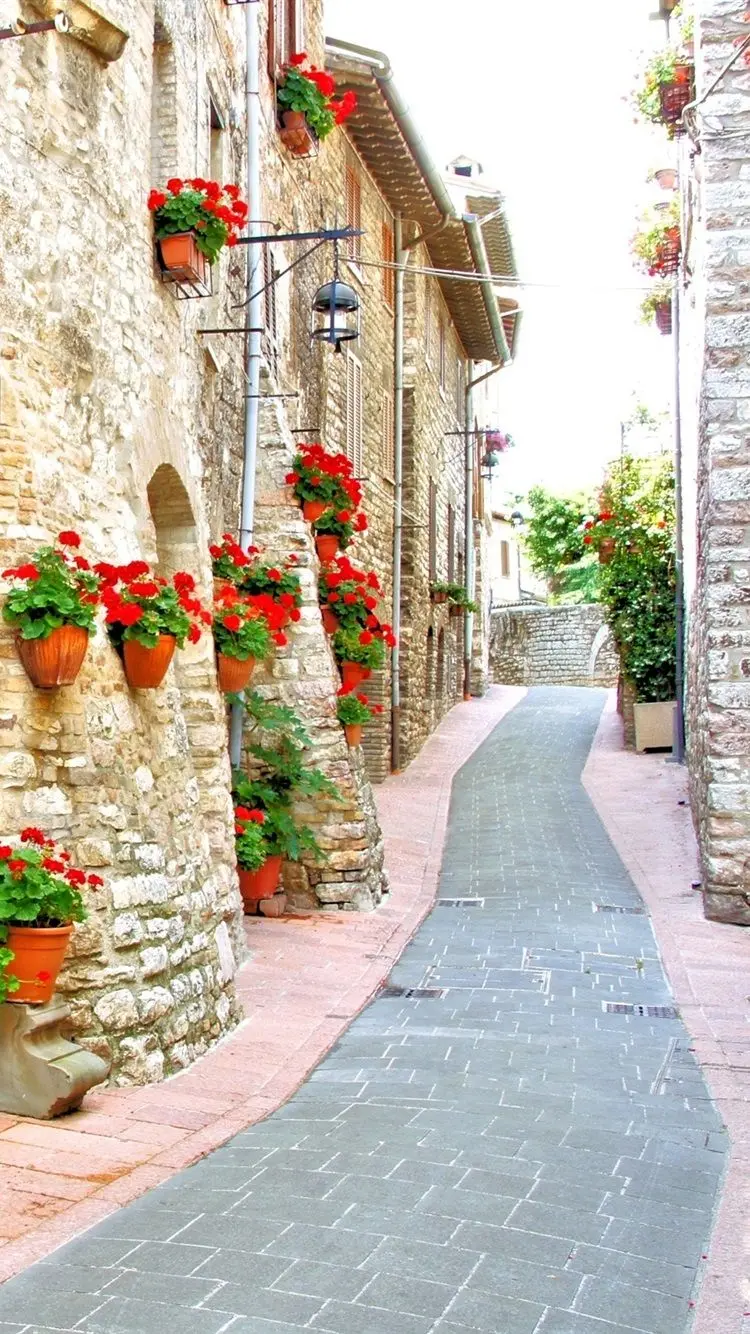 Computer wallpaper of an Italian street