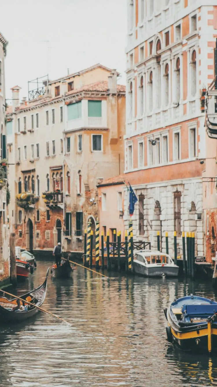 Photo of waterways in Italy for boat passage