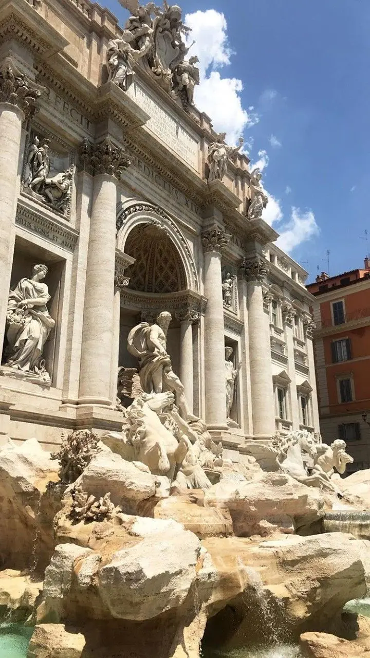 Stone statues and fountains in Italy wallpaper