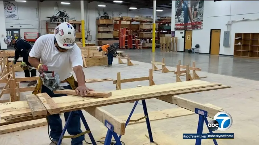 Download a picture of a professional and large carpentry workshop