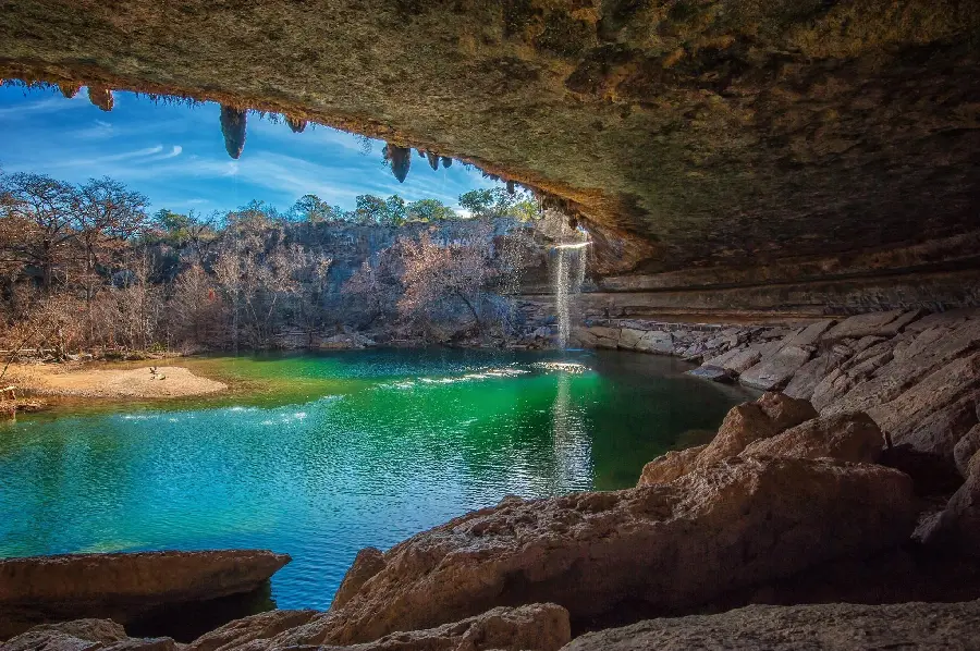 Download wallpaper of the cave lake