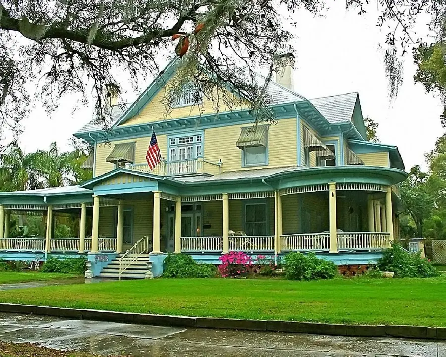 Image of entrance and porch facade in Victorian architecture style buildings