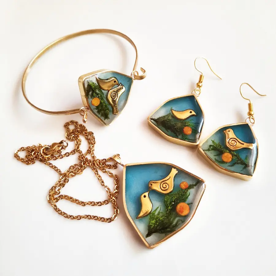 Extremely beautiful rhinestone and jewelry models
