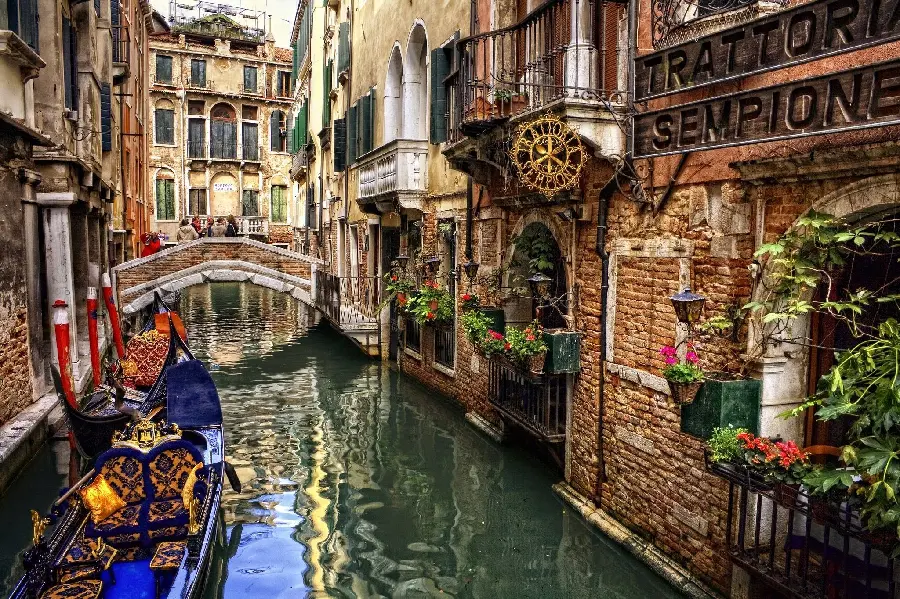 Photo of rivers and waterways in Italian cities