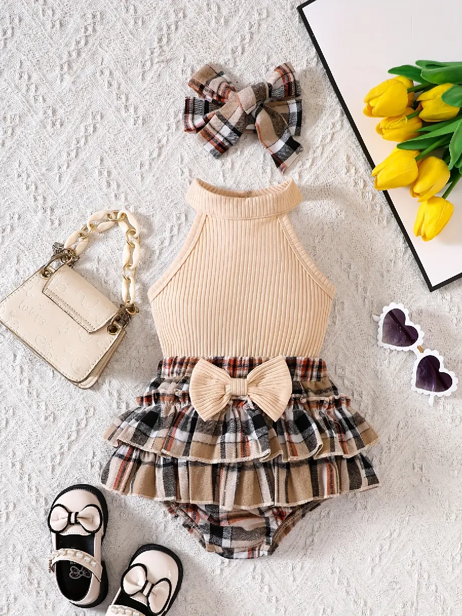 Girls' clothes wallpaper