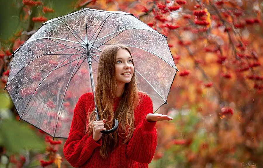 Photo of a girl's umbrella pose