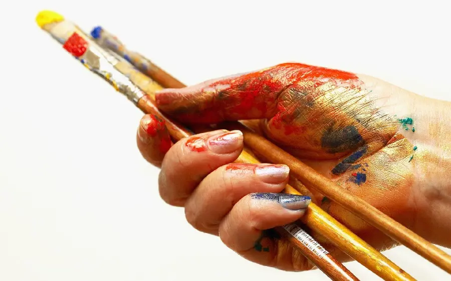 Painter's Hand Drawing High Quality Free Painting
