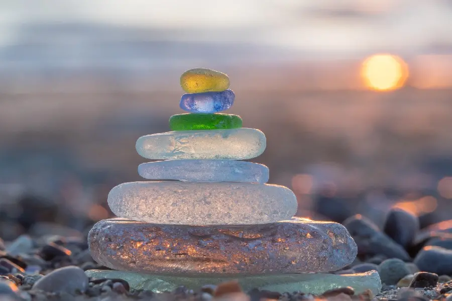 Download wallpaper of silica stone sea glass
