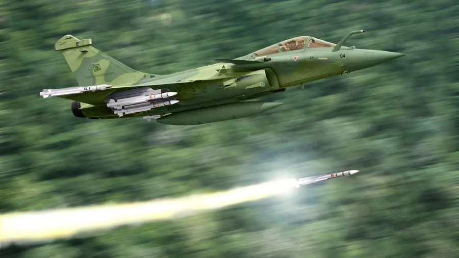 Image of the moment of missile launch from a fighter jet
