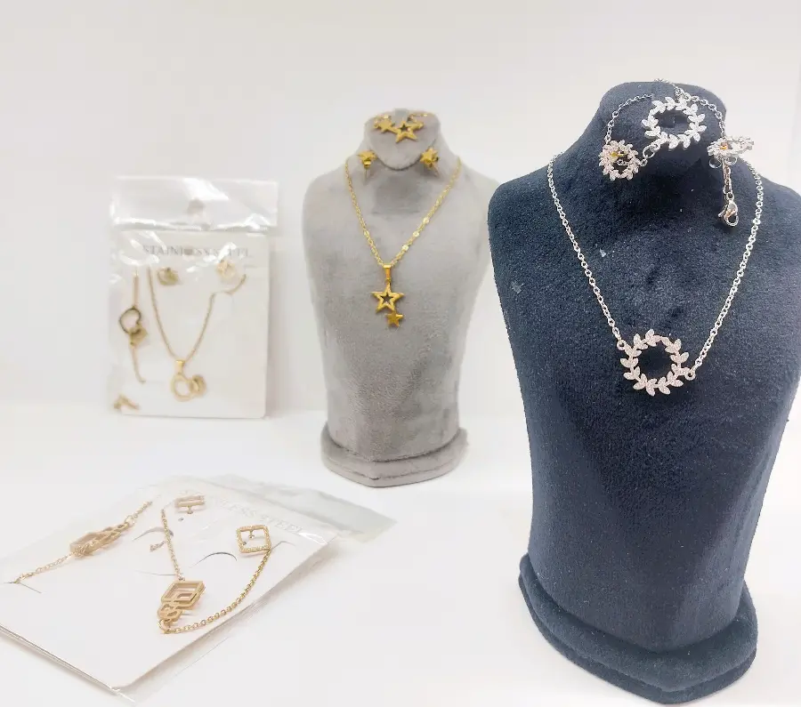 Photos of stylish rhinestones for girls with special and cool designs