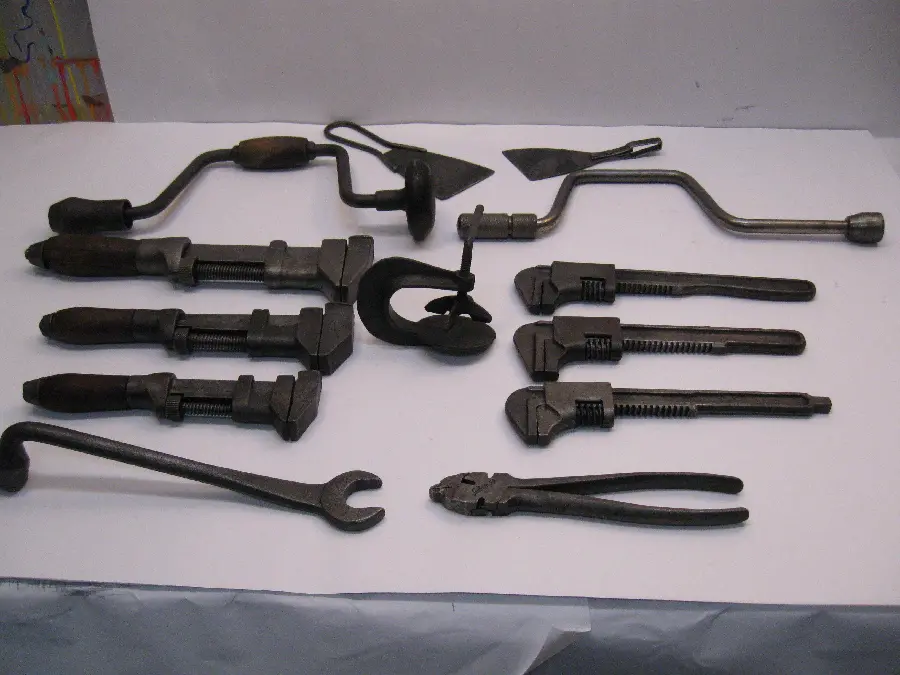 High quality and free photo of various types of pliers and pliers, old tools