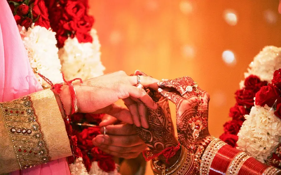 Download wallpaper of wedding hands
