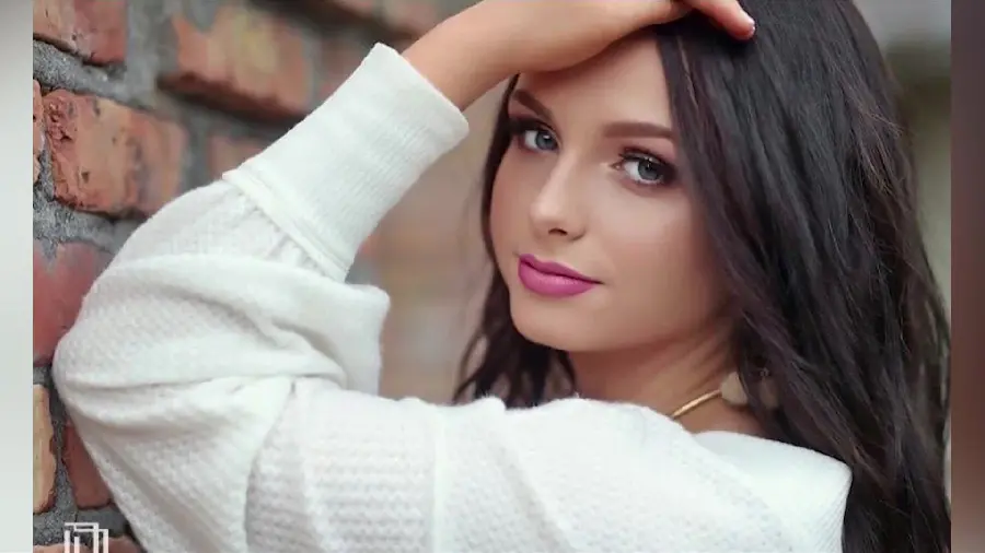 Photo of a beautiful and classy Iranian girl