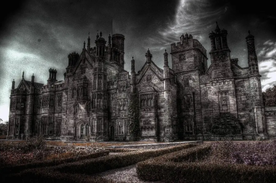 Download black wallpaper of a Victorian architecture building