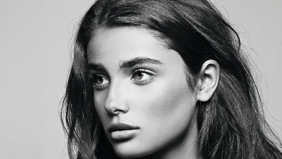 Beautiful Woman Wallpaper