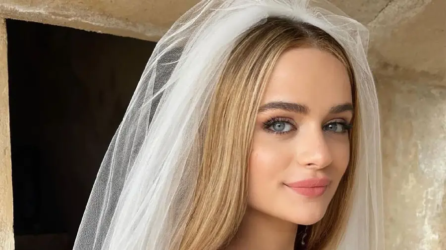 Photo of the light bride's makeup