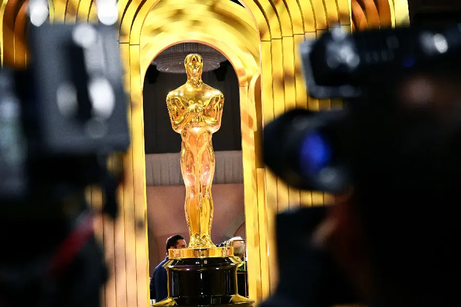 Photo of the award and statuette of the Oscar 2024