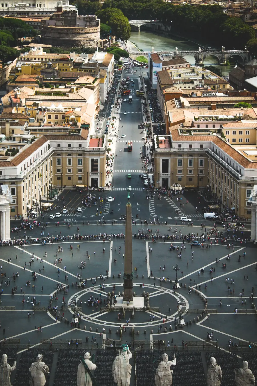 Image of the main square of the Vatican in the heart of Rome