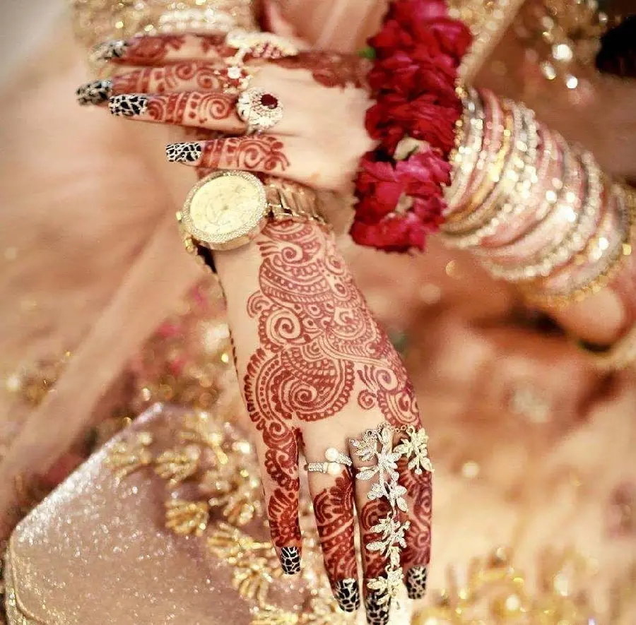 Indian wedding hands with gold and jewelry