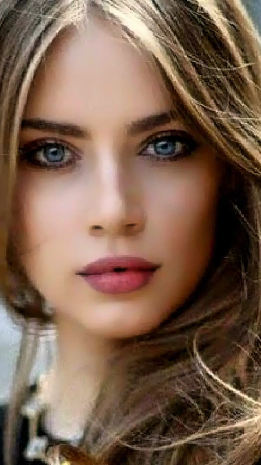 Beautiful Woman Wallpaper